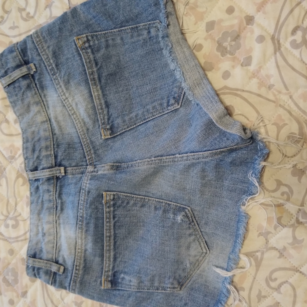 Ladies Jean Shorts - Picture 3 of 4